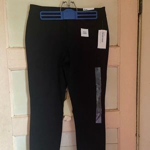 Old Navy black pants. Ankle length. Size 6. NWT